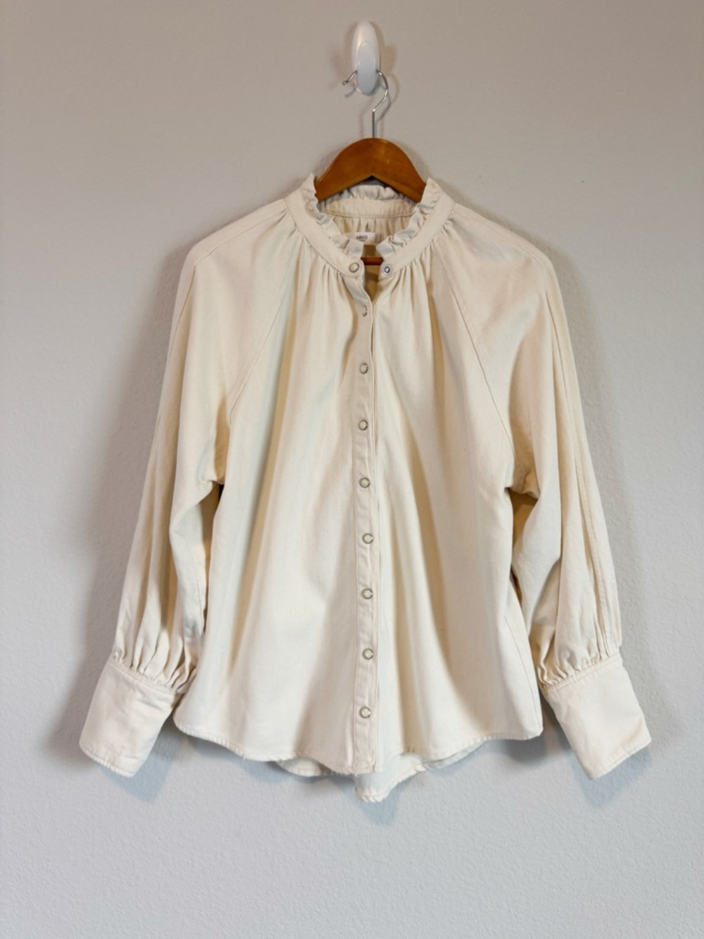Mango Women's Ecru Cream Denim Ruffle Neck Pearl Snap Western Top Size 6